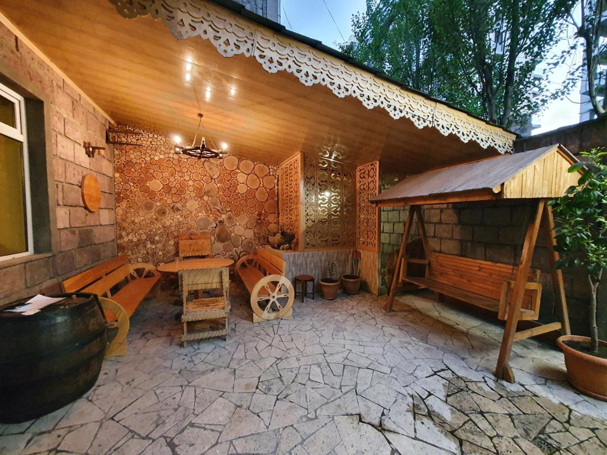 Capsule Hostel In The Old City Of Erevan Esterno foto