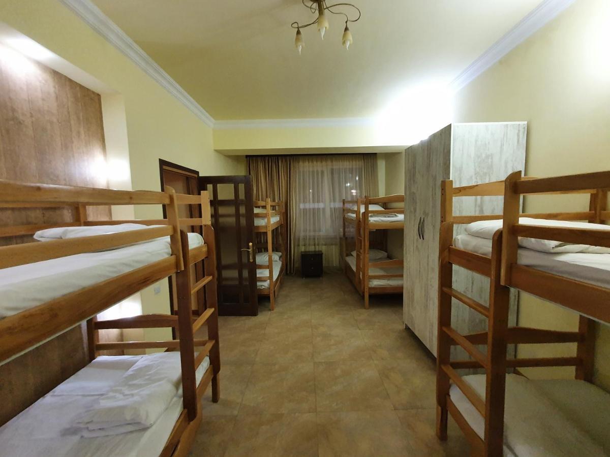 Capsule Hostel In The Old City Of Erevan Esterno foto