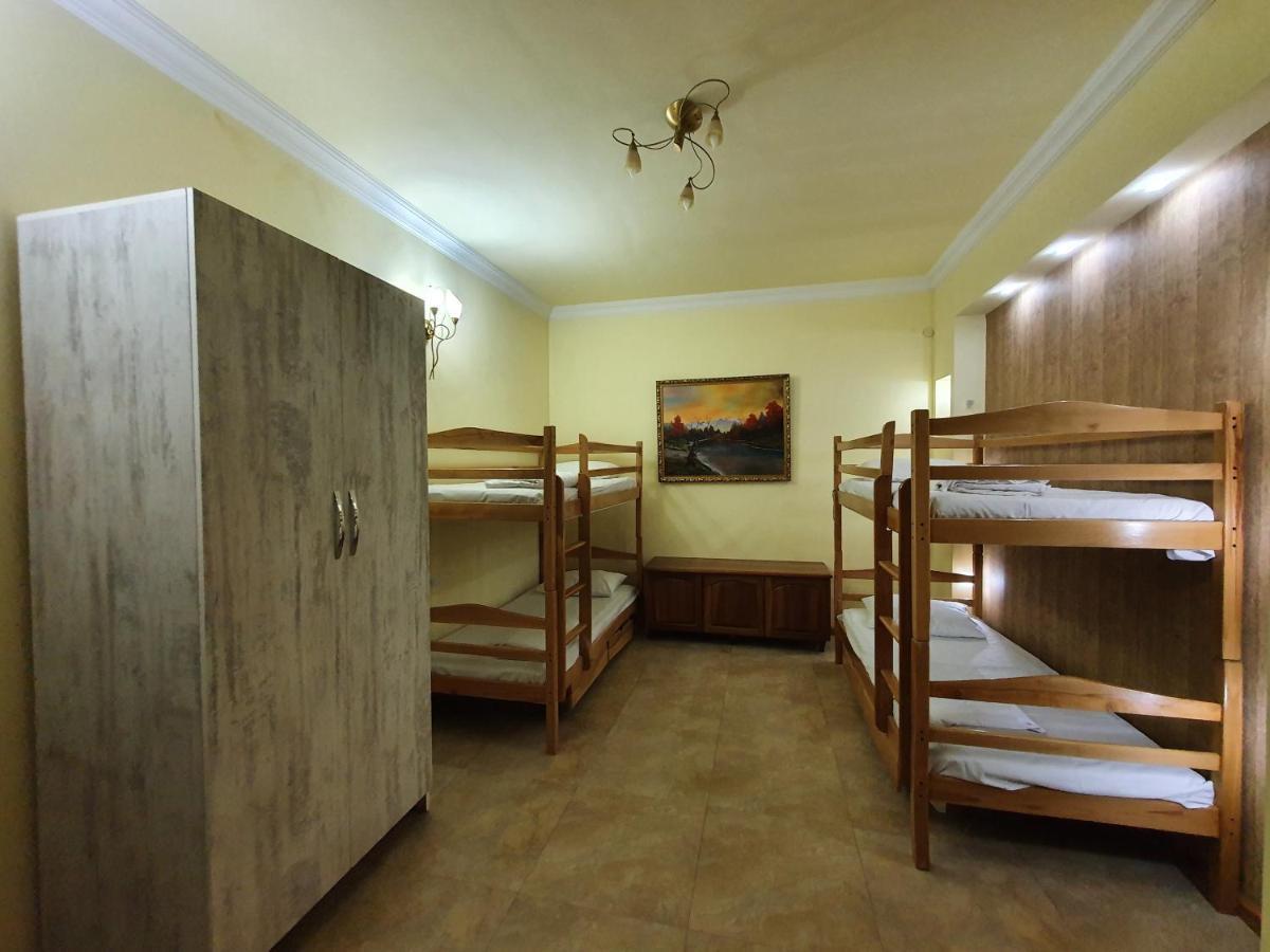 Capsule Hostel In The Old City Of Erevan Esterno foto