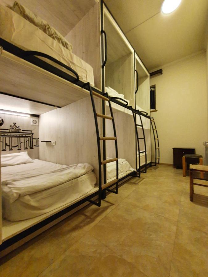 Capsule Hostel In The Old City Of Erevan Esterno foto