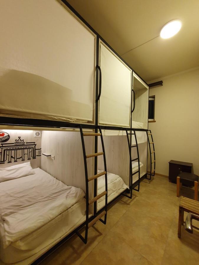 Capsule Hostel In The Old City Of Erevan Esterno foto