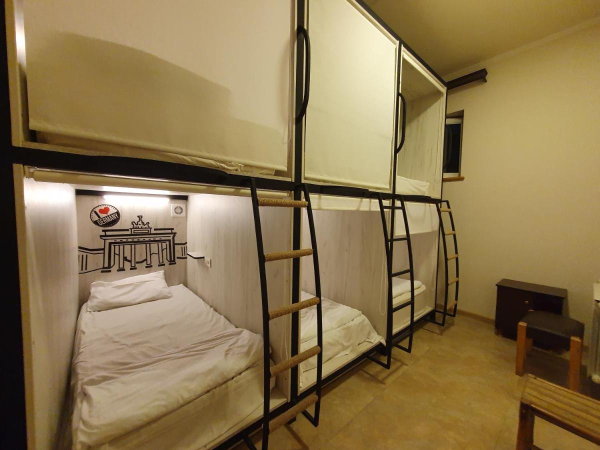 Capsule Hostel In The Old City Of Erevan Esterno foto