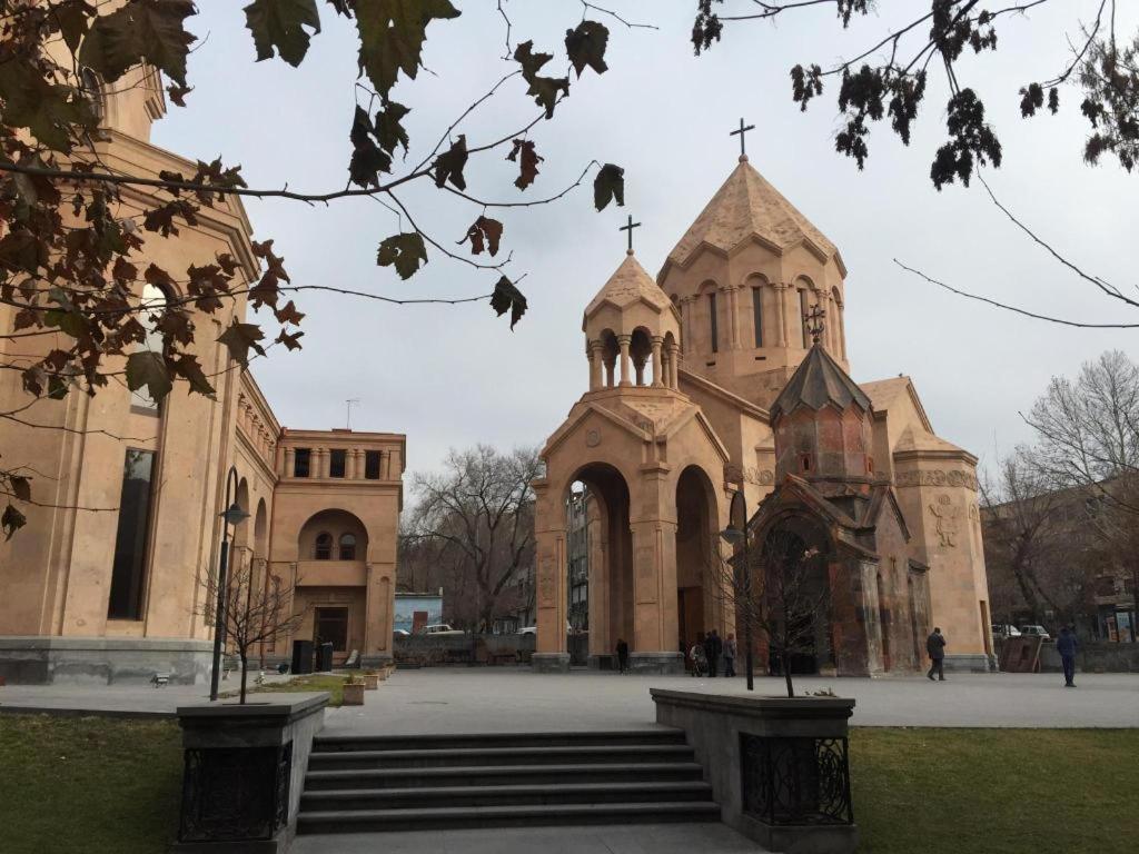 Capsule Hostel In The Old City Of Erevan Esterno foto